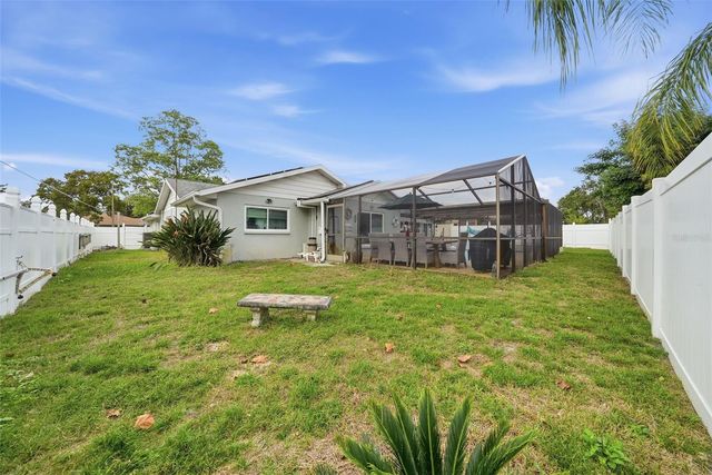 7712 LAKESIDE WOODLANDS, Hudson, FL 34667