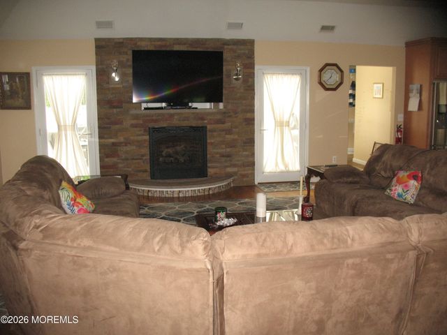 550 Egenolf Place, Bayville, NJ 08721