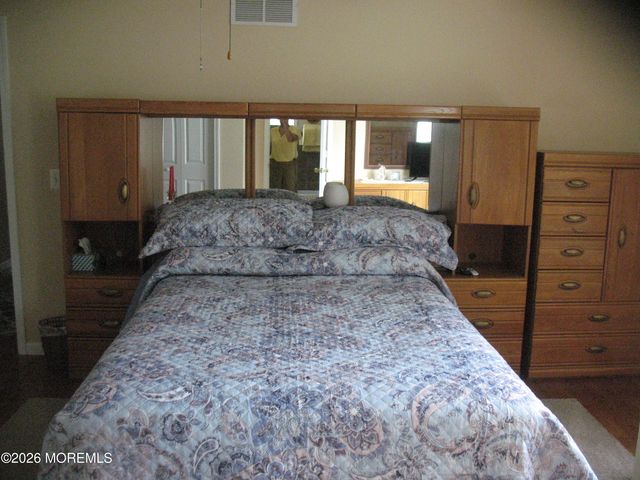 550 Egenolf Place, Bayville, NJ 08721