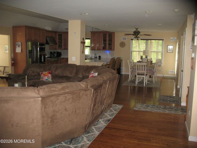 550 Egenolf Place, Bayville, NJ 08721