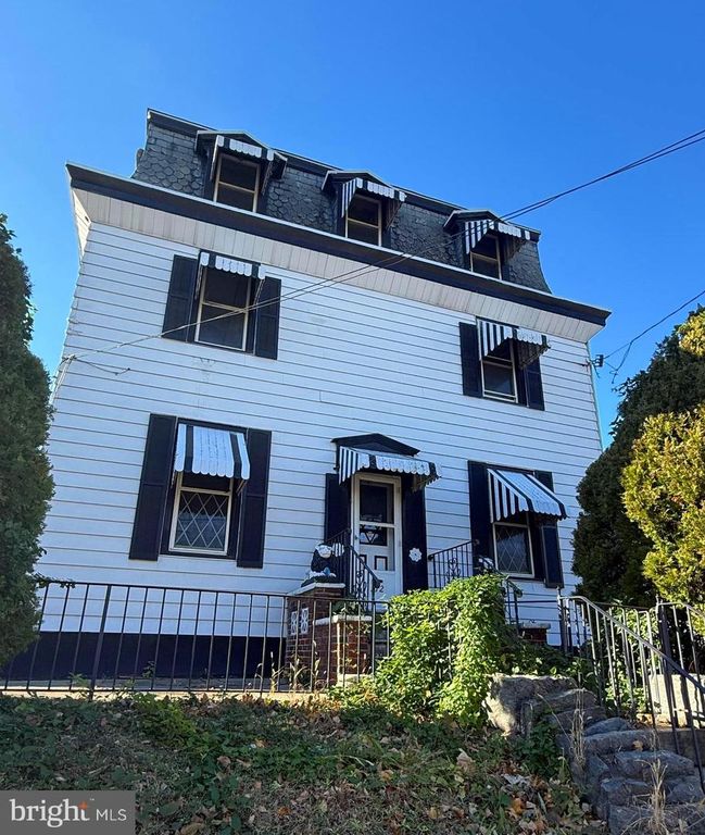 112 RIDGE AVE, Darby, PA 19023