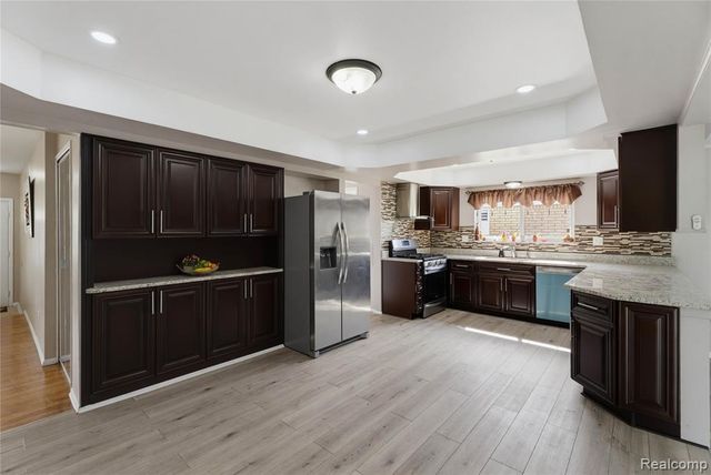 3173 Hedge Drive, Sterling Heights, MI 48310