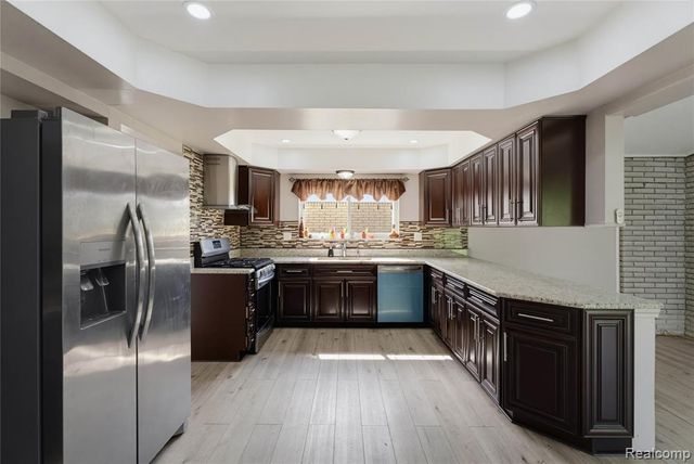 3173 Hedge Drive, Sterling Heights, MI 48310