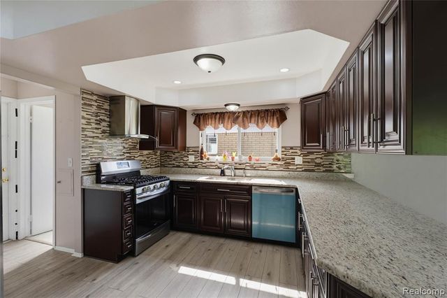 3173 Hedge Drive, Sterling Heights, MI 48310