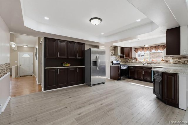 3173 Hedge Drive, Sterling Heights, MI 48310