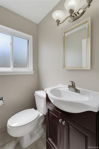3173 Hedge Drive, Sterling Heights, MI 48310