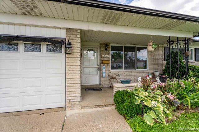 3173 Hedge Drive, Sterling Heights, MI 48310