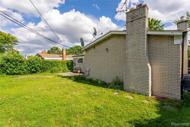3173 Hedge Drive, Sterling Heights, MI 48310