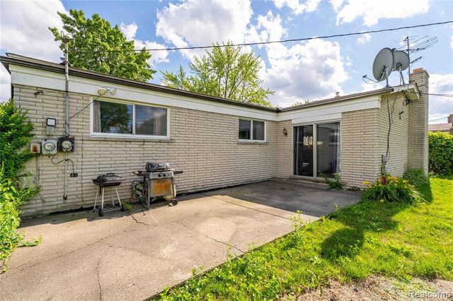 3173 Hedge Drive, Sterling Heights, MI 48310