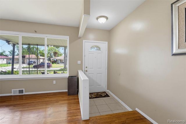 3173 Hedge Drive, Sterling Heights, MI 48310
