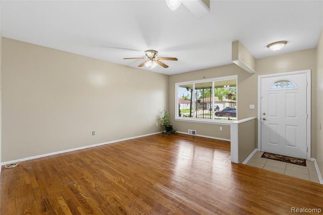 3173 Hedge Drive, Sterling Heights, MI 48310