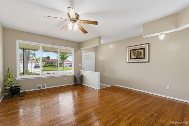 3173 Hedge Drive, Sterling Heights, MI 48310