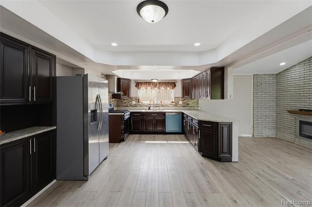 3173 Hedge Drive, Sterling Heights, MI 48310
