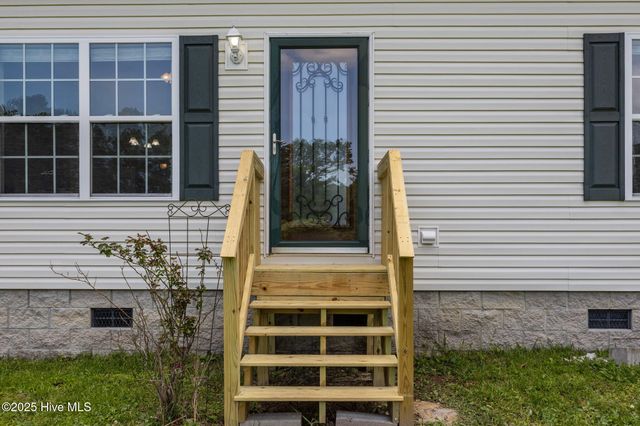 103 Meadowview Road, Jacksonville, NC 28540