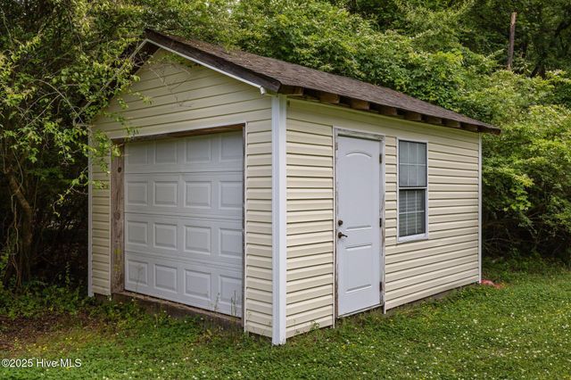 103 Meadowview Road, Jacksonville, NC 28540