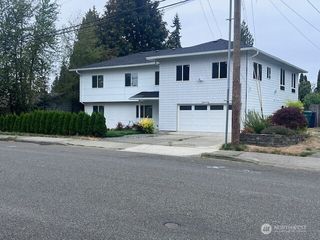 5101 217th St SW #B, Mountlake Terrace, WA 98043