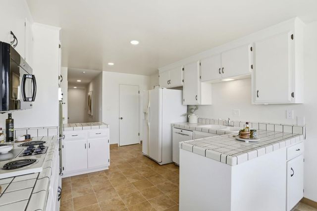 945 Andover Way, Los Altos, CA 94024