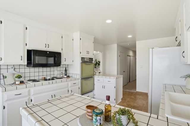 945 Andover Way, Los Altos, CA 94024