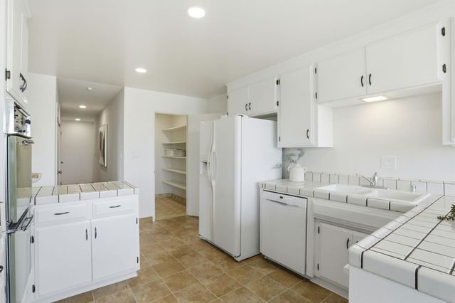 945 Andover Way, Los Altos, CA 94024