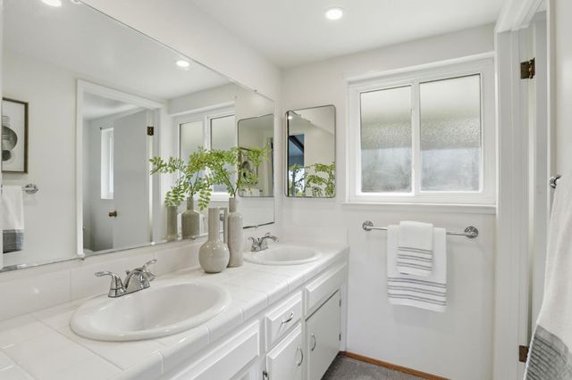 945 Andover Way, Los Altos, CA 94024