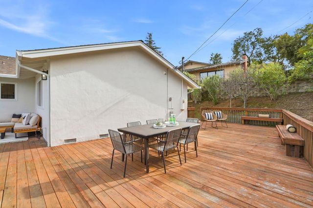 945 Andover Way, Los Altos, CA 94024