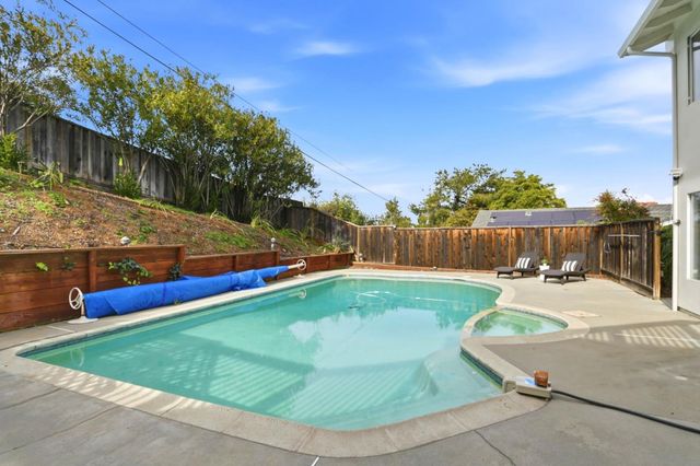 945 Andover Way, Los Altos, CA 94024