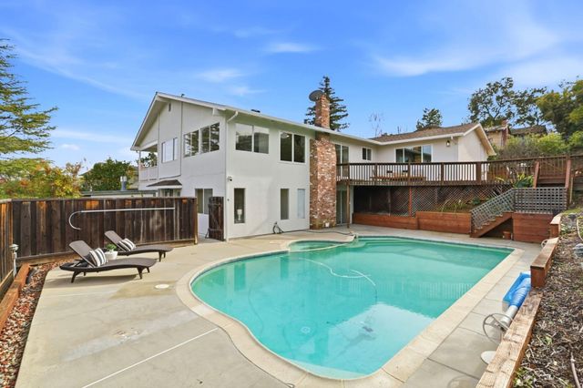 945 Andover Way, Los Altos, CA 94024