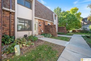 9208 V Plaza, Omaha, NE 68127