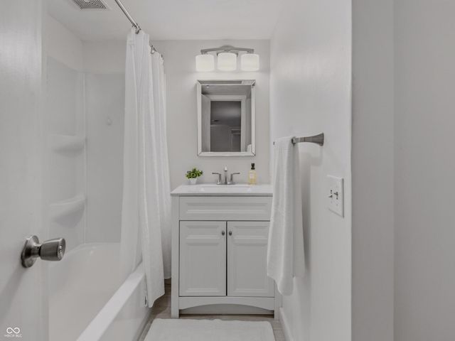 3232 Fairlawn Drive, Columbus, IN 47203