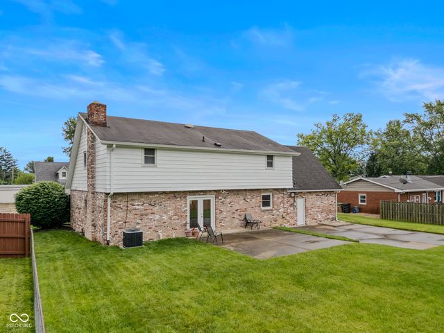 3232 Fairlawn Drive, Columbus, IN 47203