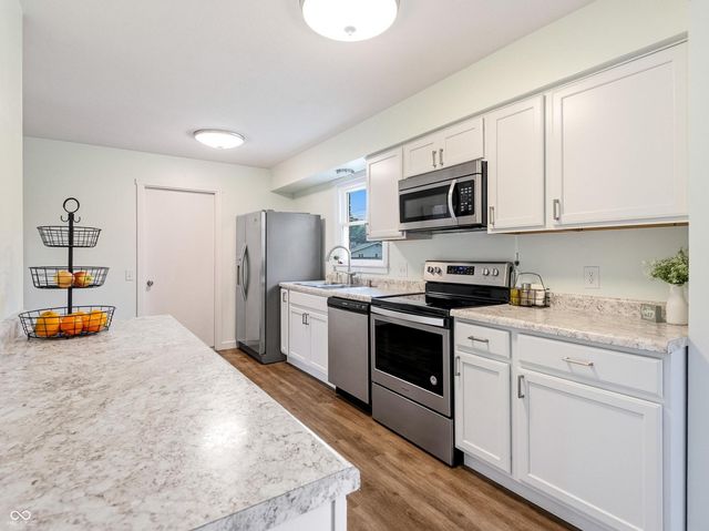 3232 Fairlawn Drive, Columbus, IN 47203