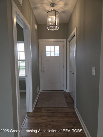 15277 Sherwood Lane, Lansing, MI 48906