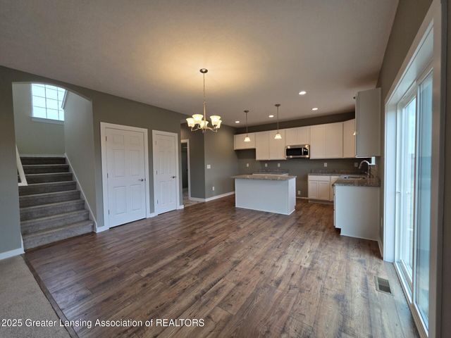 15277 Sherwood Lane, Lansing, MI 48906