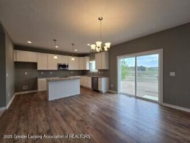 15277 Sherwood Lane, Lansing, MI 48906