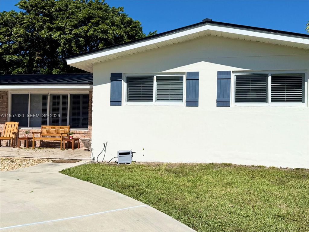 8965 SW 125th Ter, Miami, FL 33176