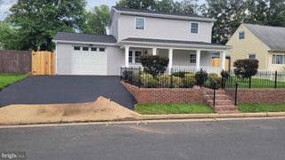 186 LAMBERT DR, Manassas Park, VA 20111