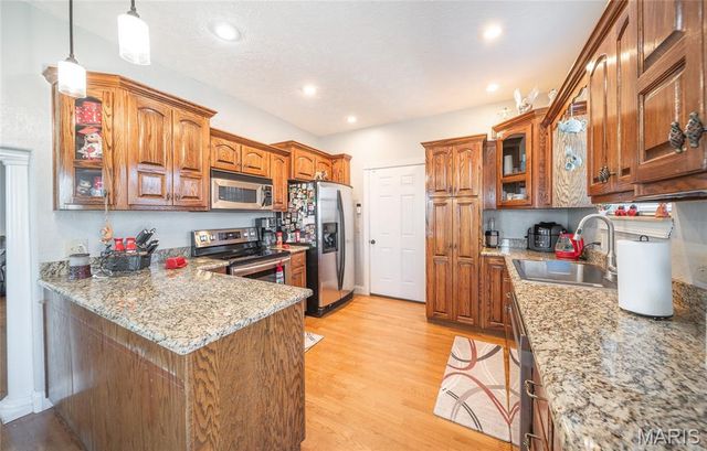 25421 Hideaway Lane, Lebanon, MO 65536