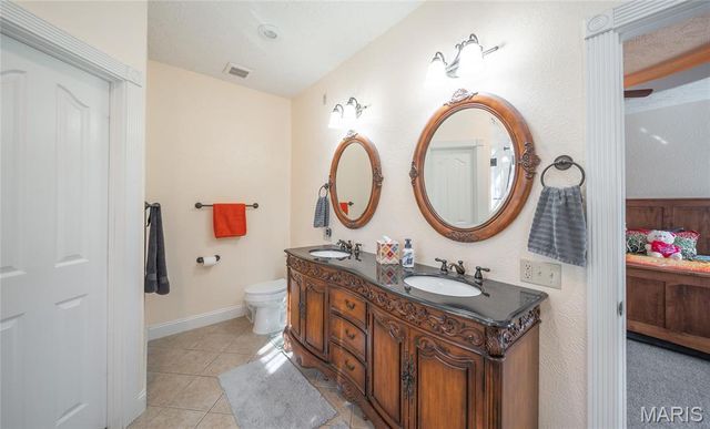 25421 Hideaway Lane, Lebanon, MO 65536