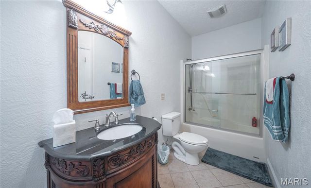 25421 Hideaway Lane, Lebanon, MO 65536