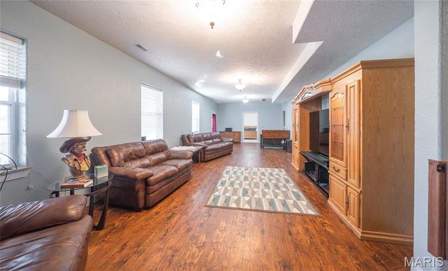 25421 Hideaway Lane, Lebanon, MO 65536