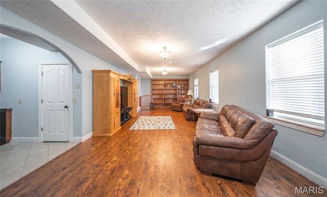 25421 Hideaway Lane, Lebanon, MO 65536