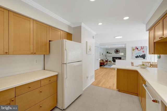 12111 HOLLY KNOLL CIR, Great Falls, VA 22066