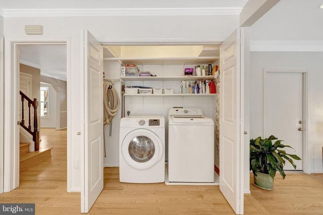 12111 HOLLY KNOLL CIR, Great Falls, VA 22066