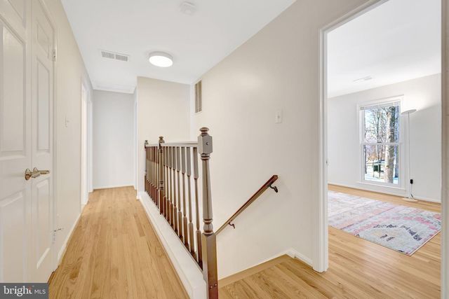 12111 HOLLY KNOLL CIR, Great Falls, VA 22066