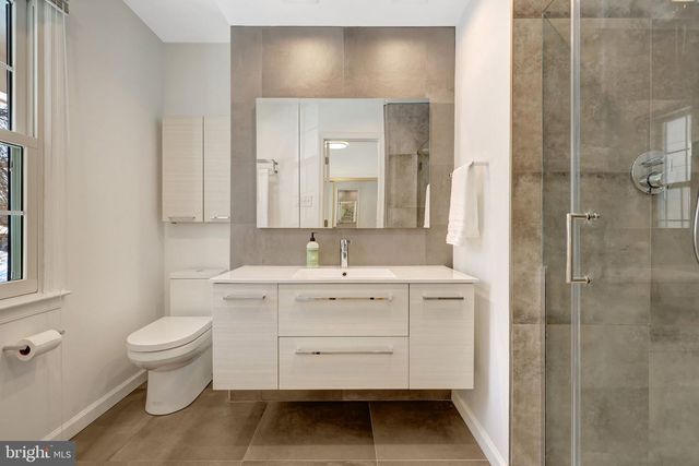 12111 HOLLY KNOLL CIR, Great Falls, VA 22066