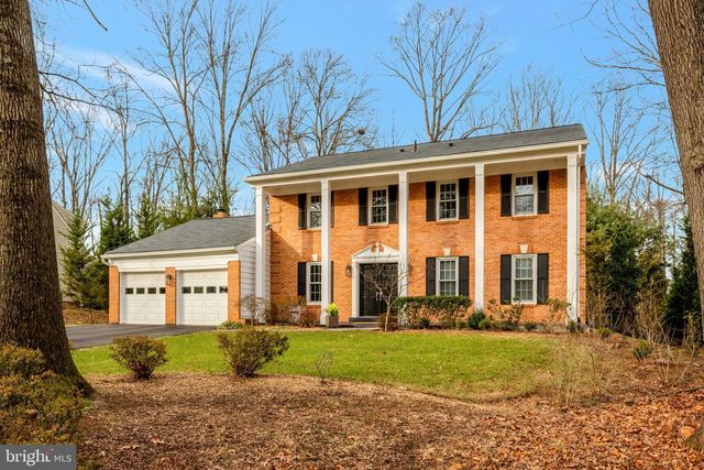 12111 HOLLY KNOLL CIR, Great Falls, VA 22066