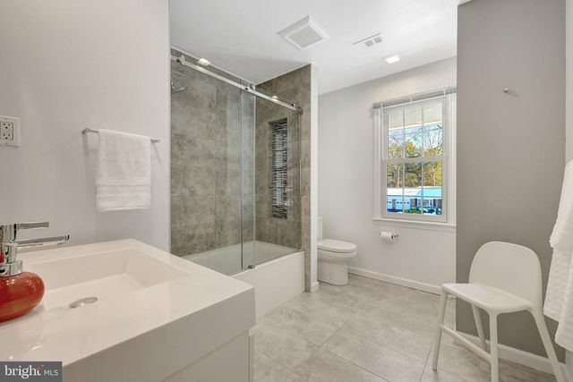 12111 HOLLY KNOLL CIR, Great Falls, VA 22066