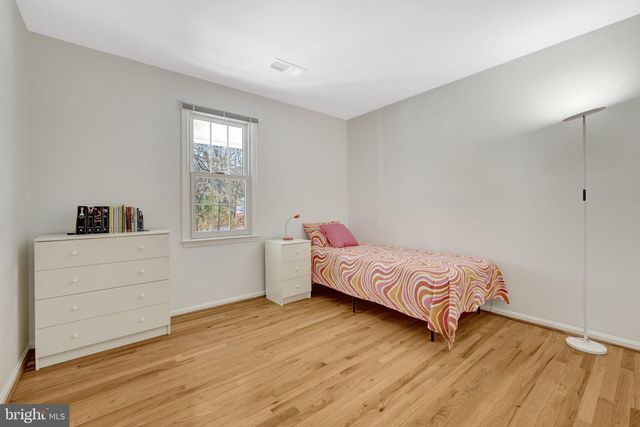 12111 HOLLY KNOLL CIR, Great Falls, VA 22066