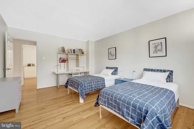 12111 HOLLY KNOLL CIR, Great Falls, VA 22066