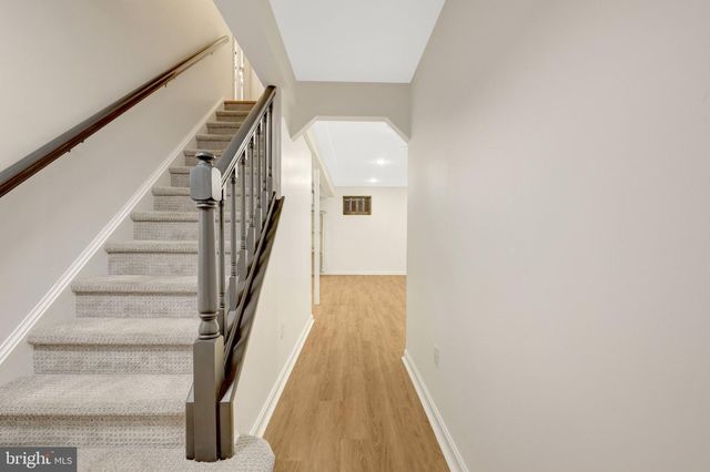 12111 HOLLY KNOLL CIR, Great Falls, VA 22066